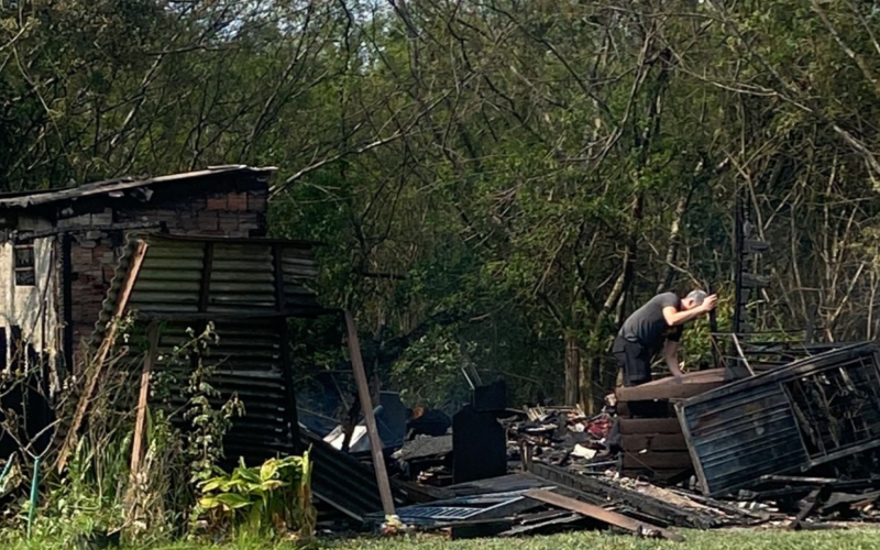 Incêndio destrói casa em Novo Hamburgo