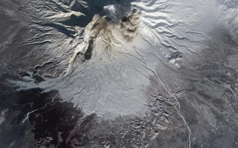 Vulcão entra em erupção na Rússia | abc+