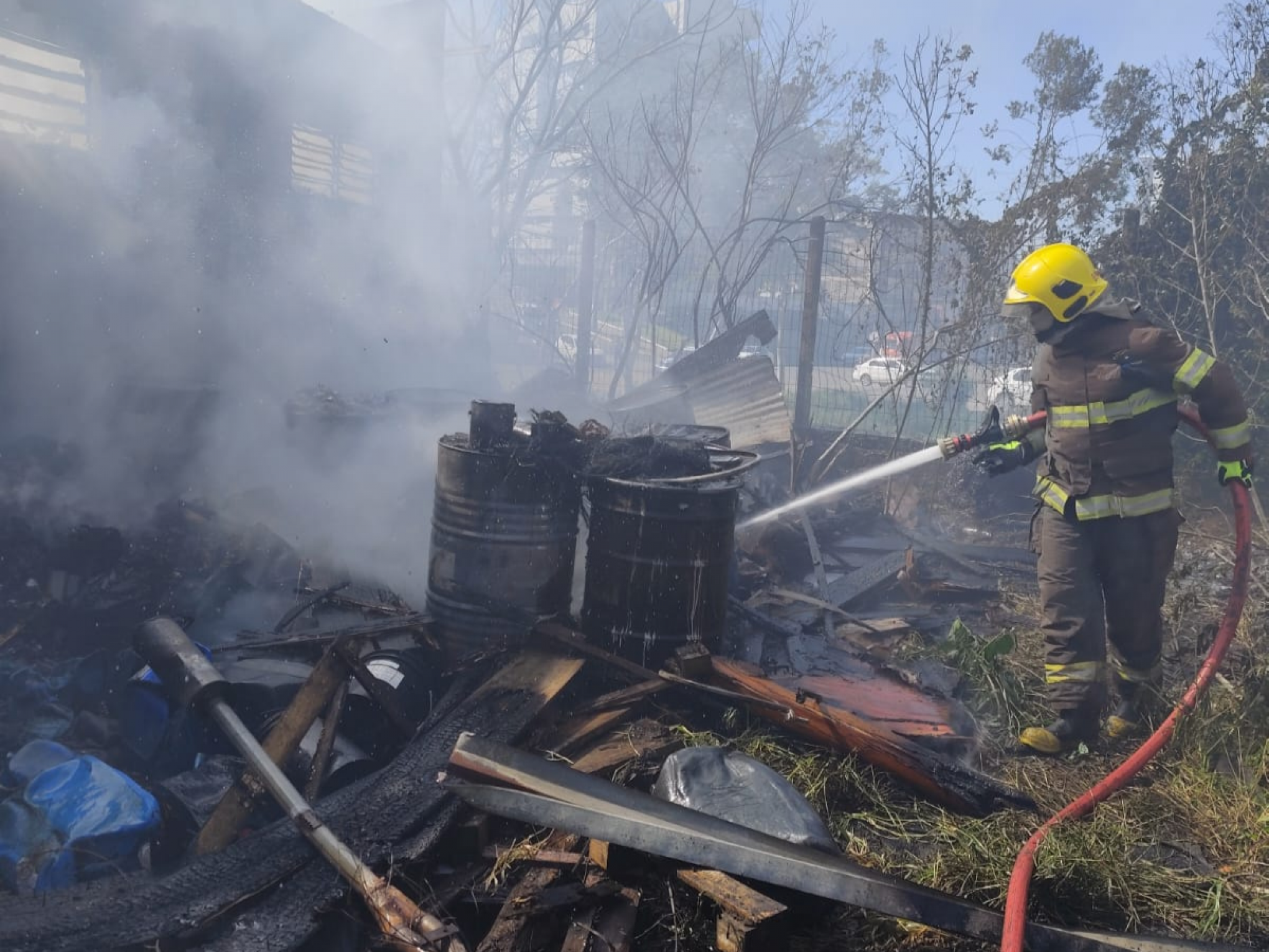 Prédio é destruído por incêndio em Sapiranga; veja imagens