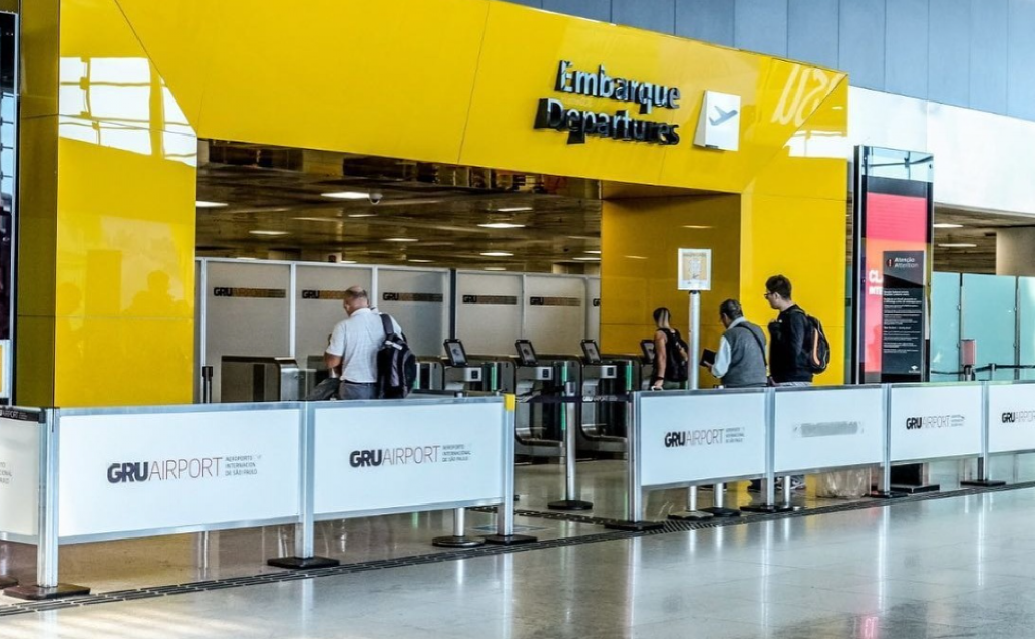 Fumaça em torre de controle provoca cancelamento e atraso de voos no Aeroporto de Guarulhos