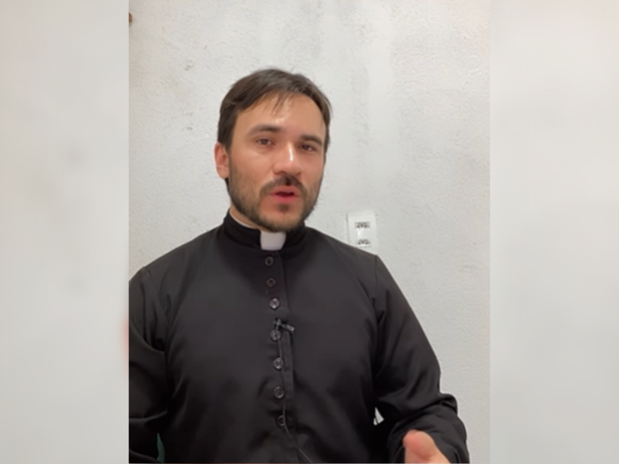 Fabrício Rodrigues: Padre influencer morre após colisão com cavalo em rodovia