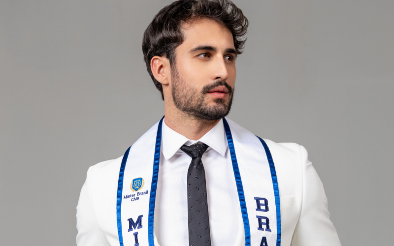 Luiz Henrique Mascarenhas representa o Brasil no Mister Global 2024 na Tailândia