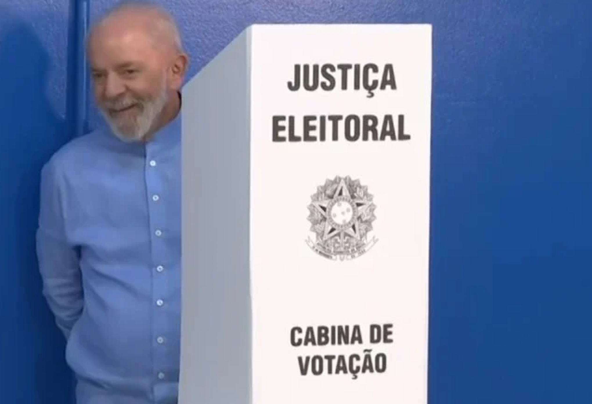 ELEIÇÕES: Lula vota em São Bernardo e faz crítica a "candidatos que só sabem provocar"