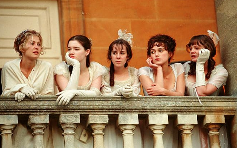 Irmãs Bennet no filme Orgulho e Preconceito, de 2005, com Keira Knightley | abc+