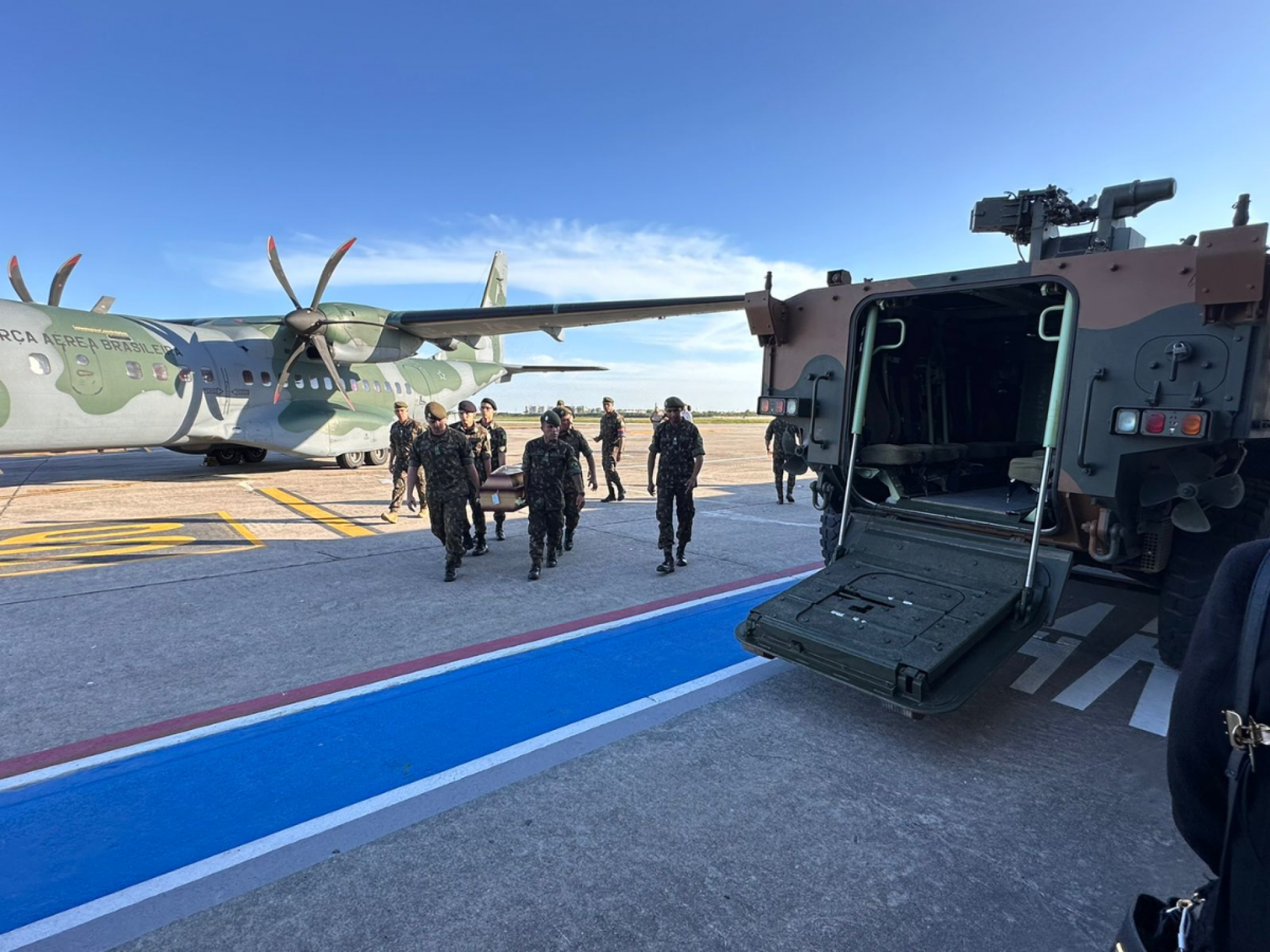 Urnas funerárias foram transportadas por avião da FAB e chegaram em Pelotas na tarde desta terça-feira, onde foram recebidas por autoridades