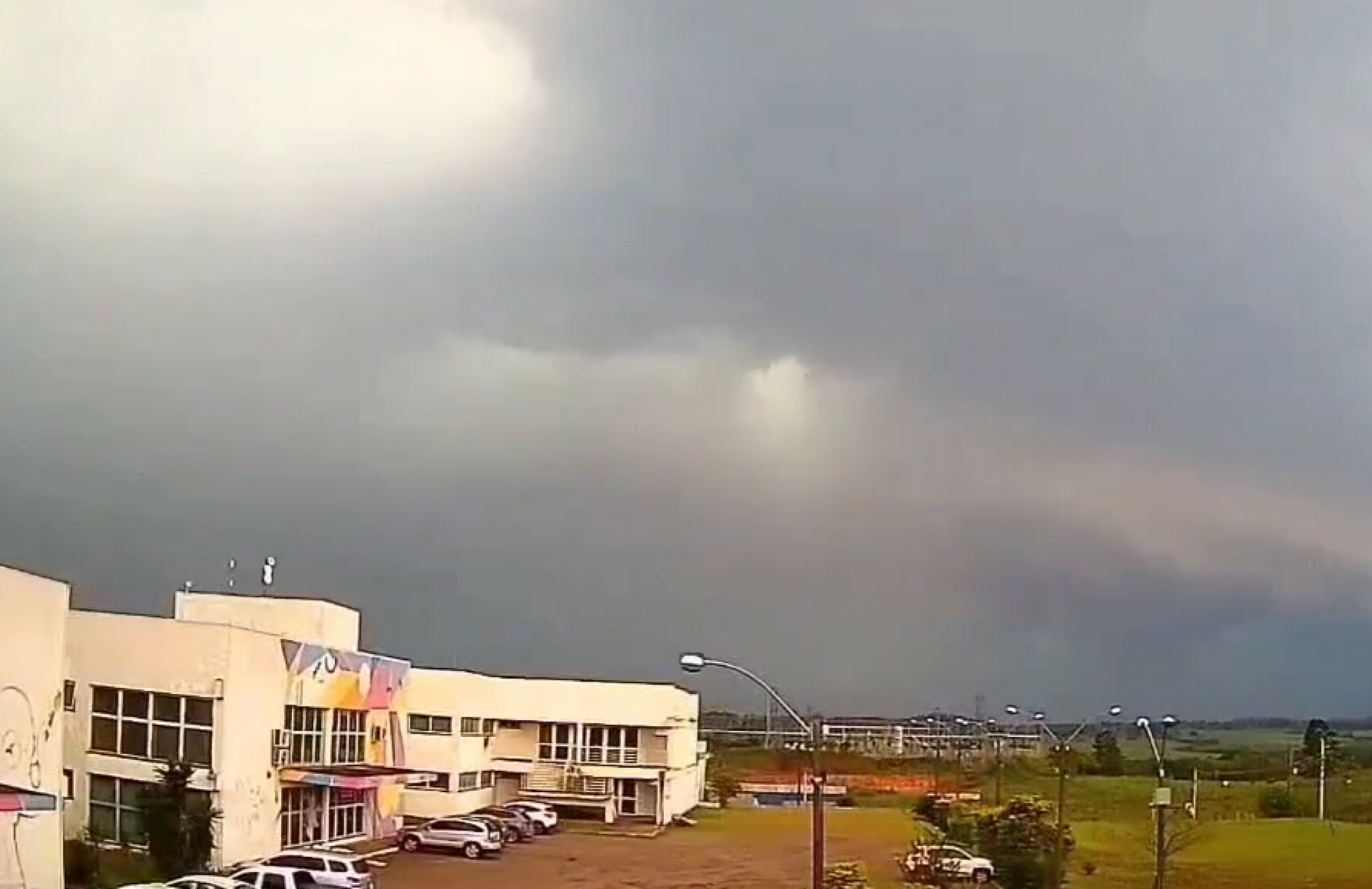 VÍDEO: Virada no tempo causa tempestades no Rio Grande do Sul; veja a previsão do tempo para as próximas horas