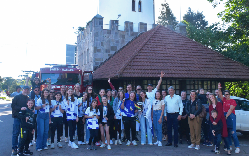 Atletas do vôlei foram recebidas com festa em Nova Petrópolis