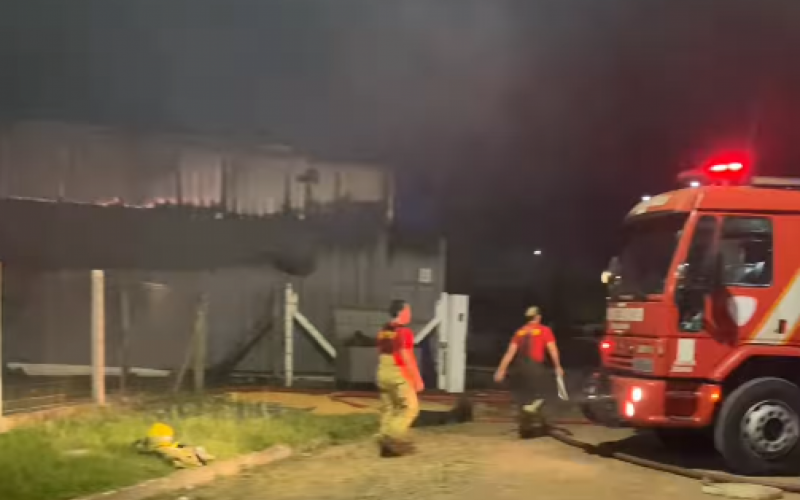 Depósito é atingido por incêndio em Igrejinha | abc+