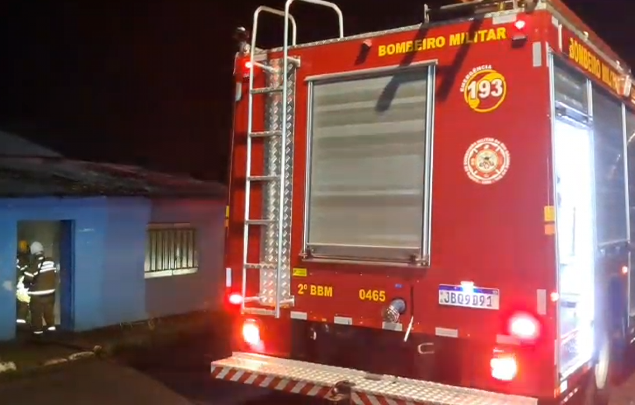 VÍDEO: Casa pega fogo em Novo Hamburgo