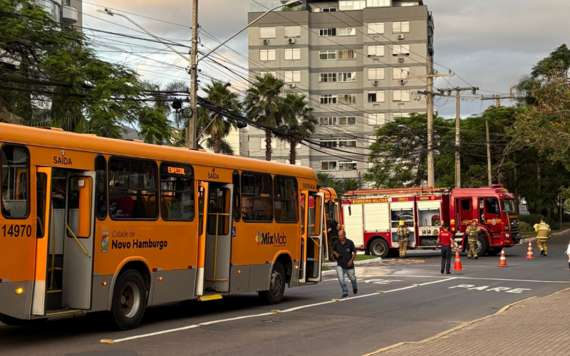 Princípio de incêndio em ônibus na tarde deste sábado (28) em Novo Hamburgo  | abc+