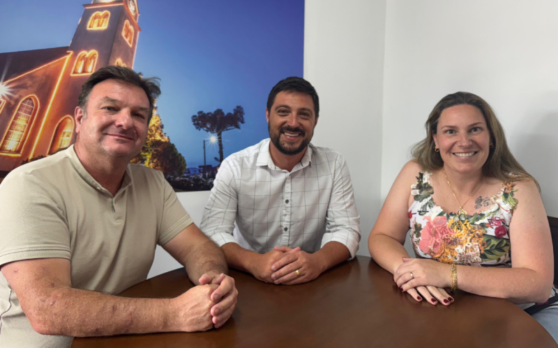 Reunião entre os vereadores Jeferson Moschen, Ike Koetz e Fernanda Pereira Dias