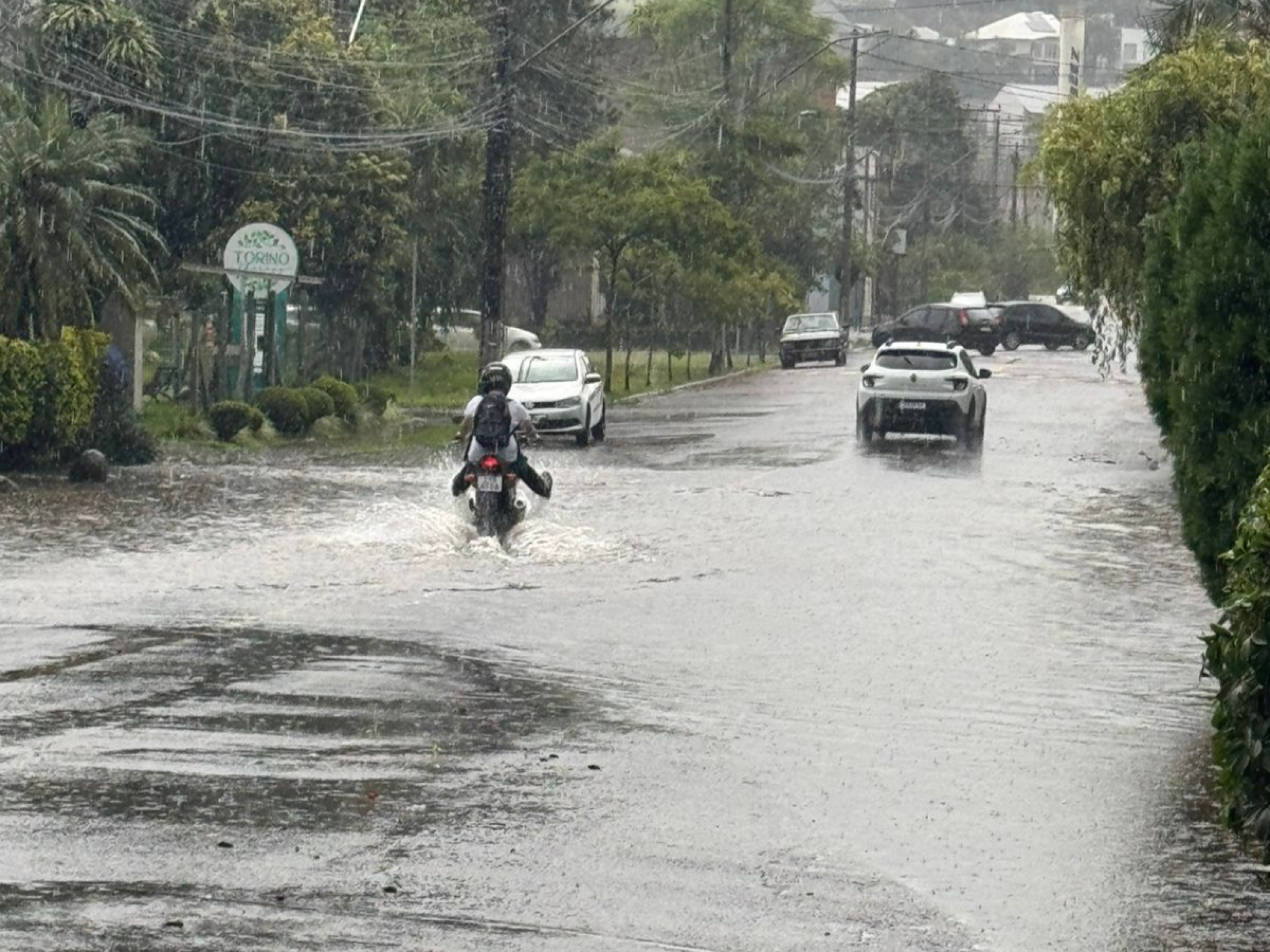 Rua Marcílio Dias, em Novo Hamburgo, também teve pontos de alagamento