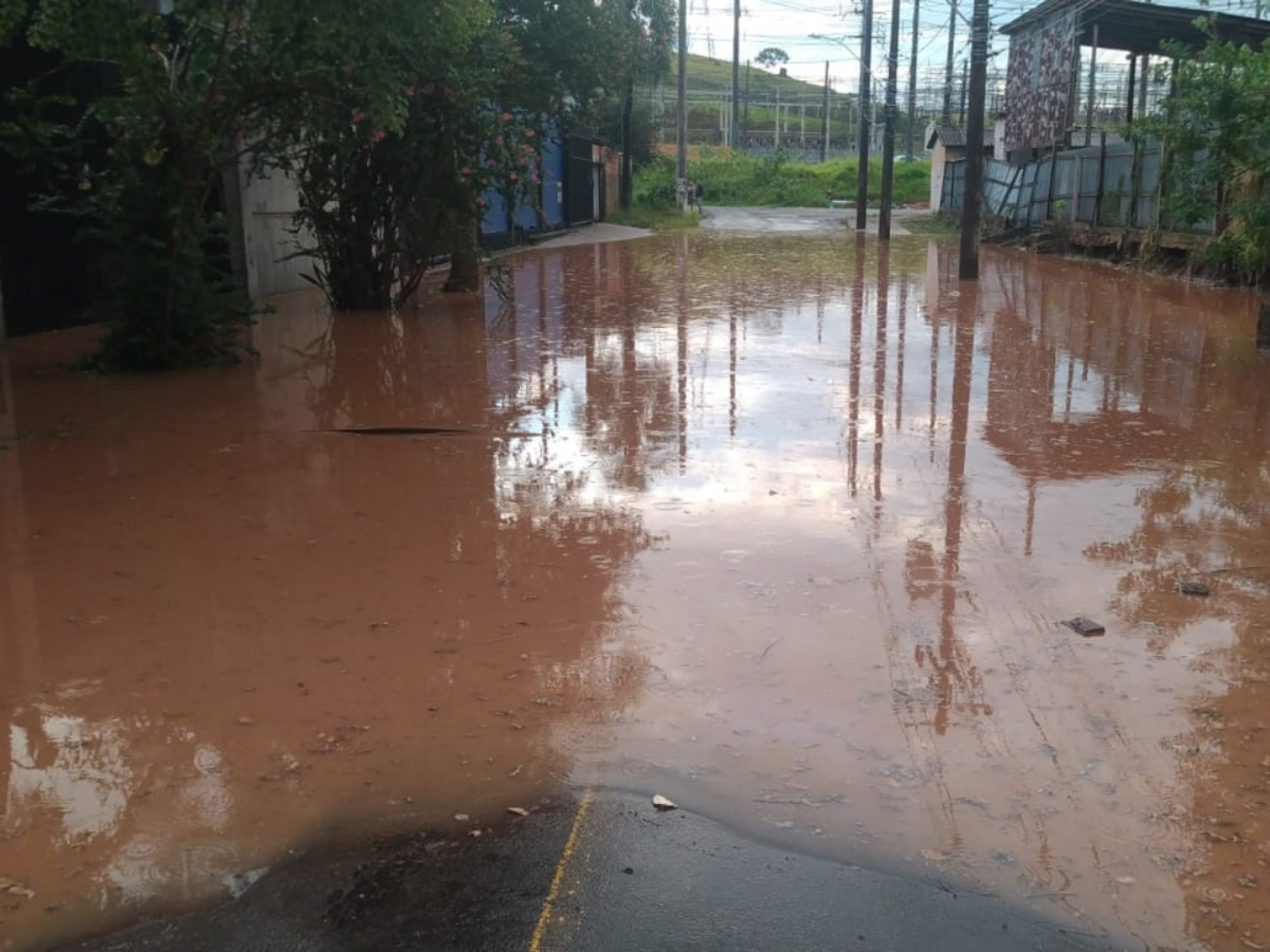 Em Novo Hamburgo, a Rua Corumbá, no bairro Liberdade, também ficou alagada