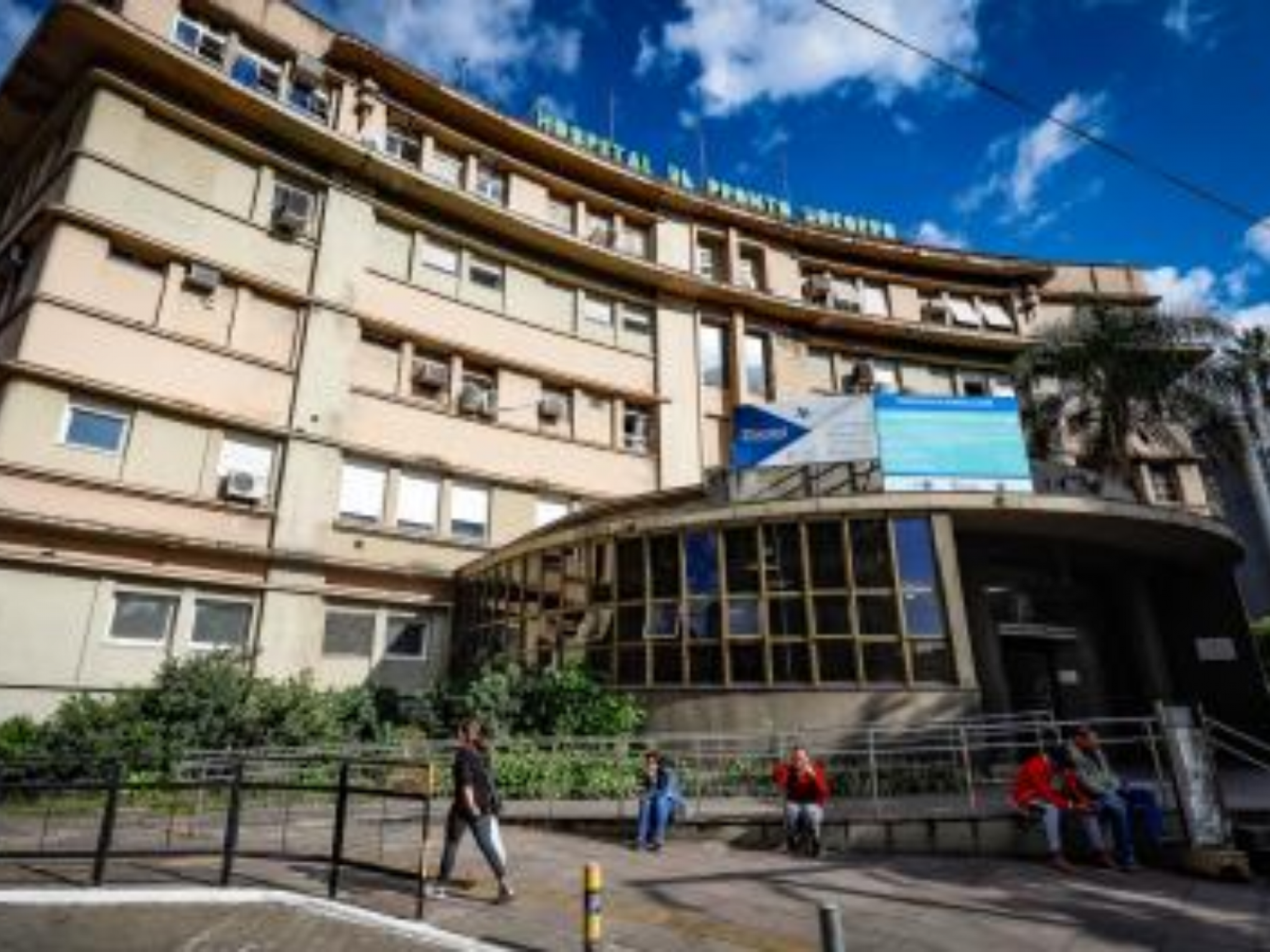 Criança de 5 anos segue internada após perder 4 dedos em academia; saiba se reimplantação foi possível