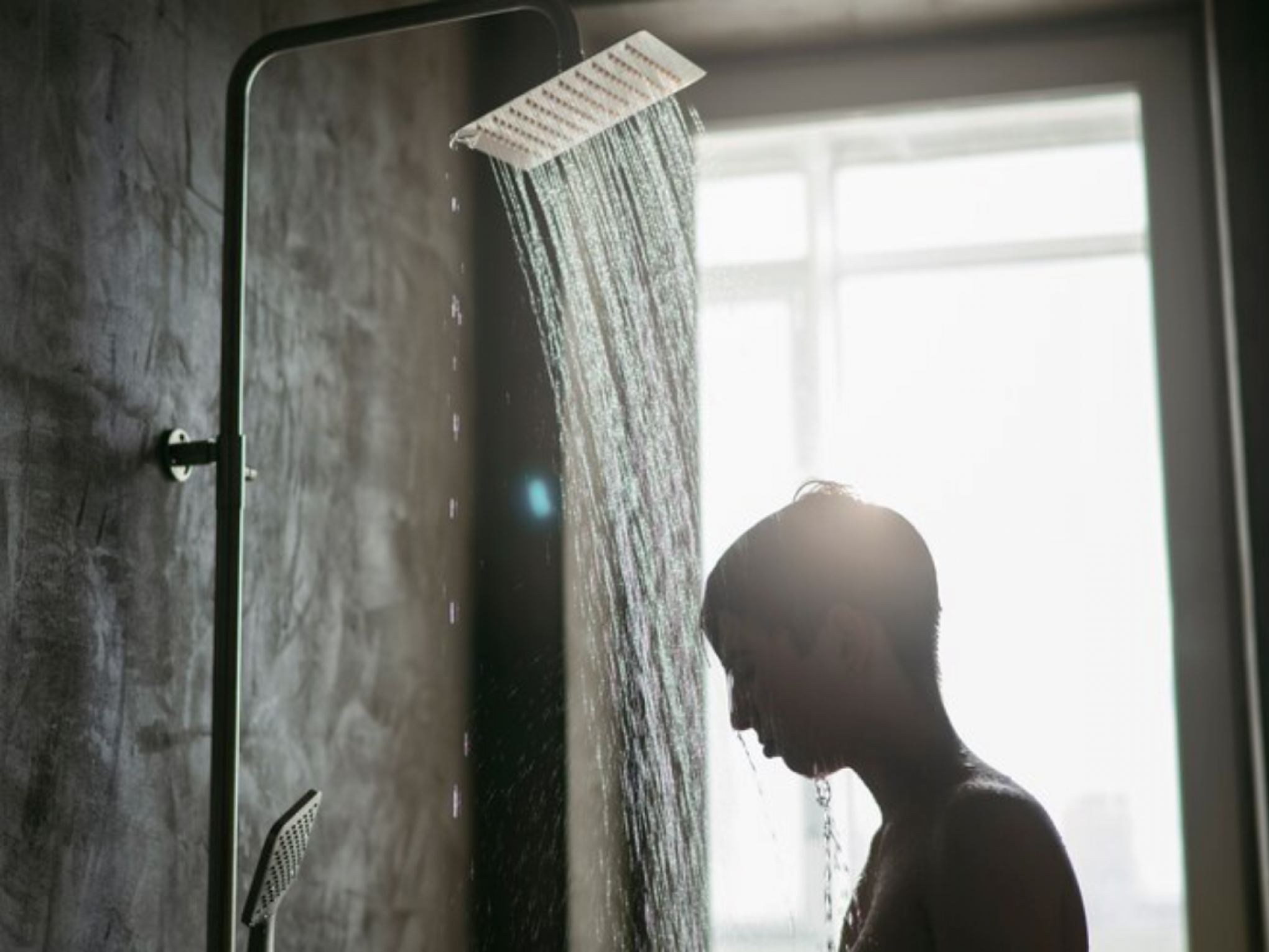 Calor e conta de luz: Descubra como economizar energia e reduzir os gastos