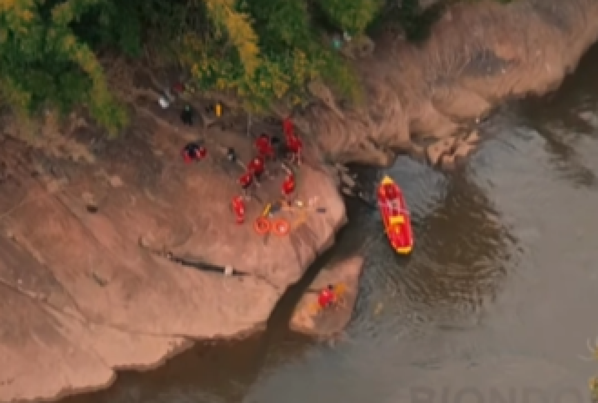 Bombeiros buscam por homem que desapareceu após mergulhar no Rio Paranhana | abc+