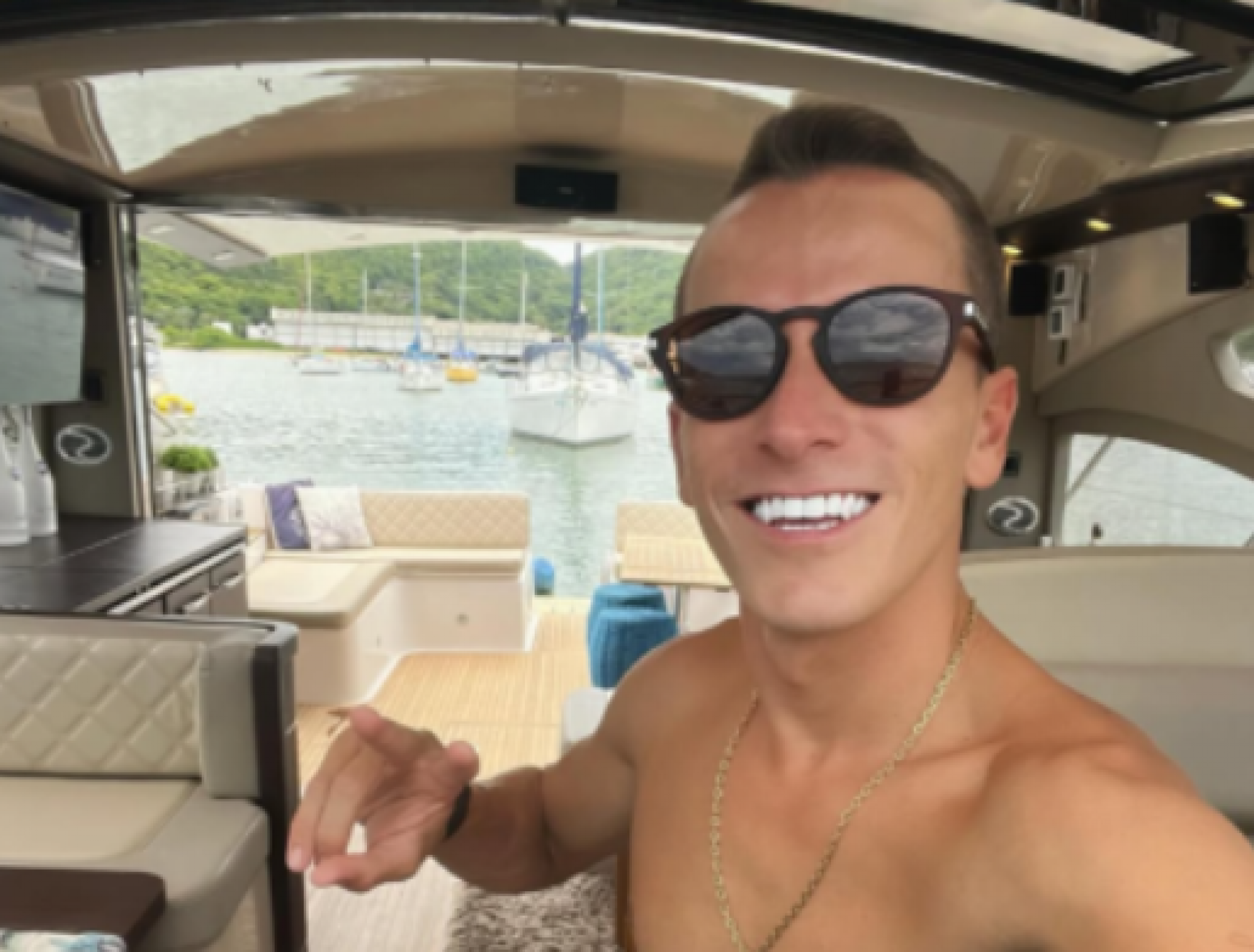 Empresário dono da lancha do clipe de "Descer pra BC" morre em Santa Catarina