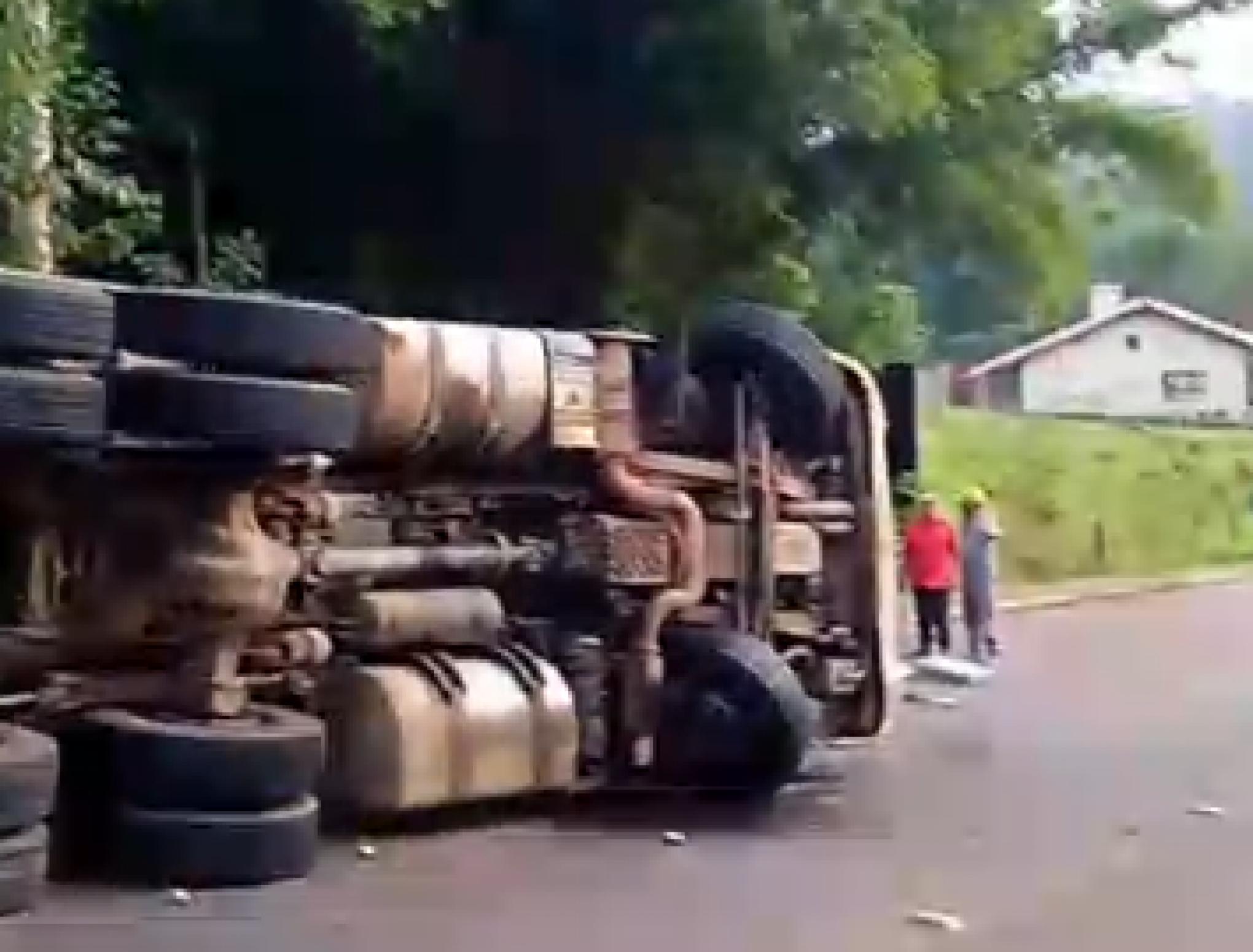 Carreta tomba em Ivoti
