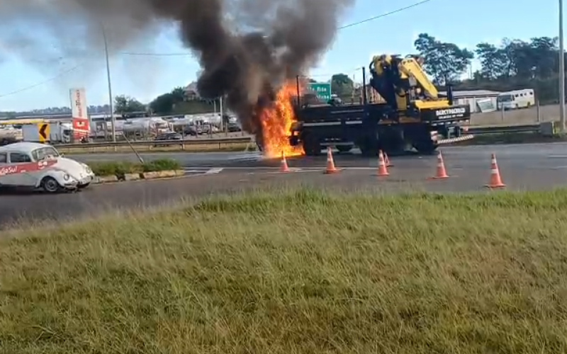 BR-386: Caminhão pega fogo e causa bloqueio na Grande Porto Alegre | abc+
