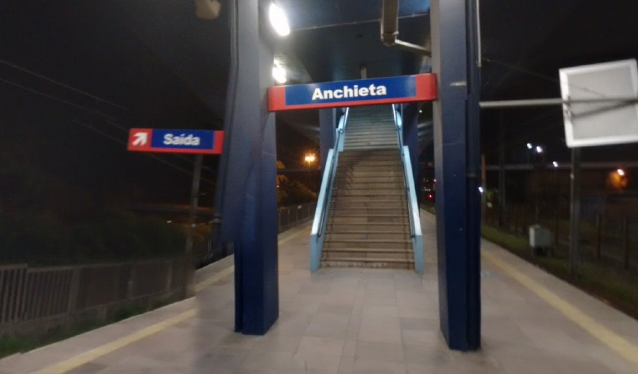 Homem é espancado por grupo em estação da Trensurb