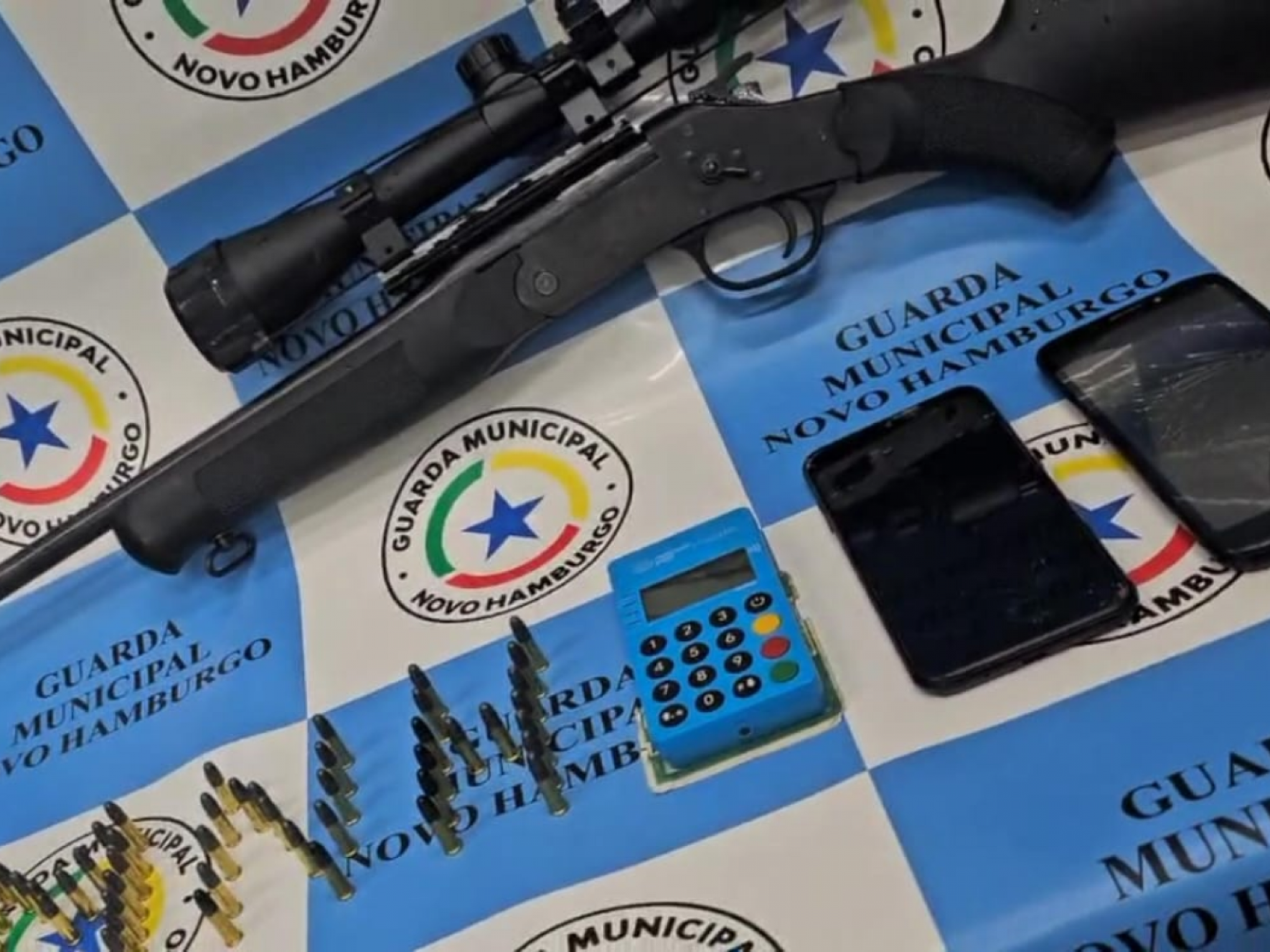 Armamento foi localizado na residência após fuga do suspeito | abc+