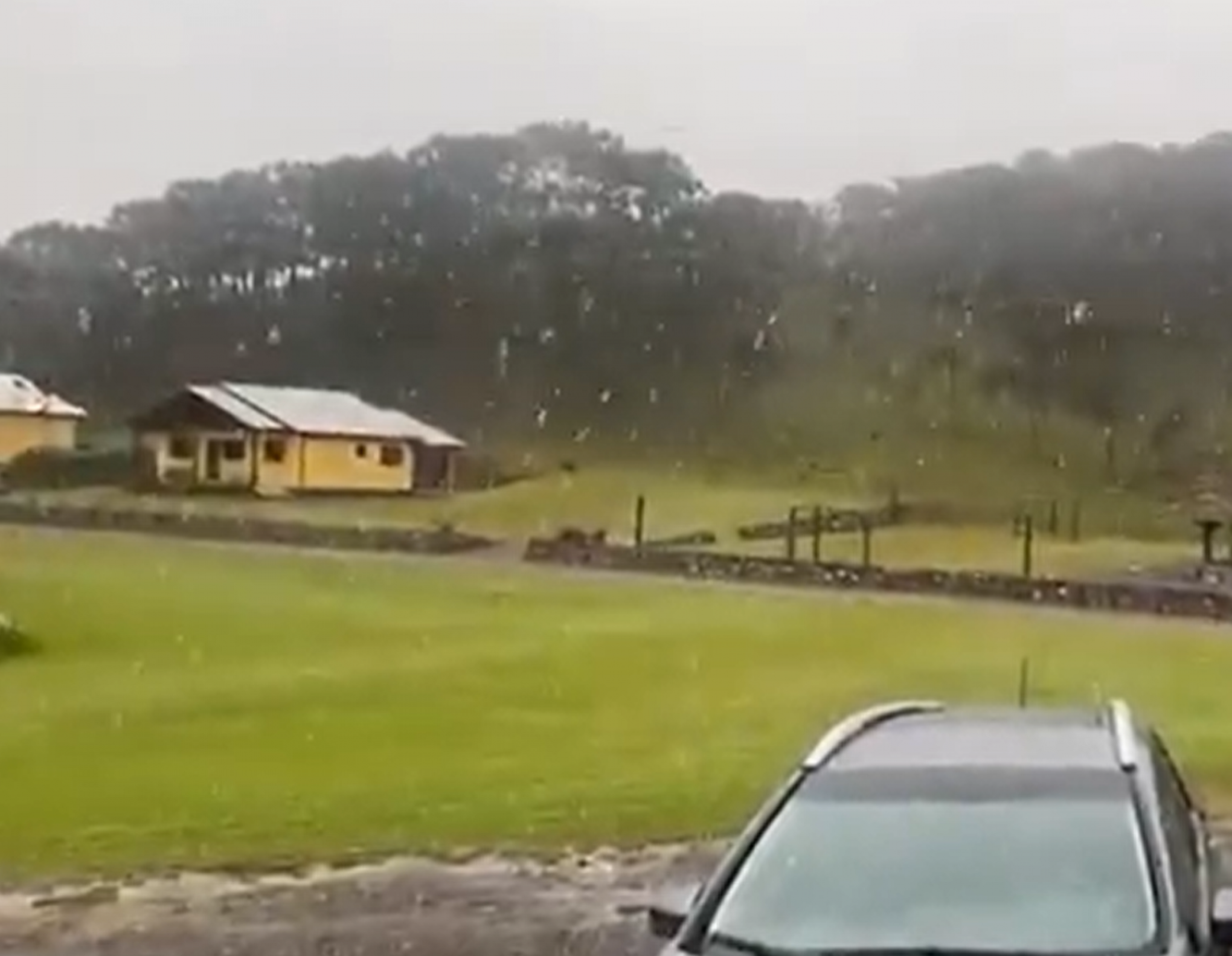 NEVE: Veja vídeos da precipitação invernal em cidades gaúchas