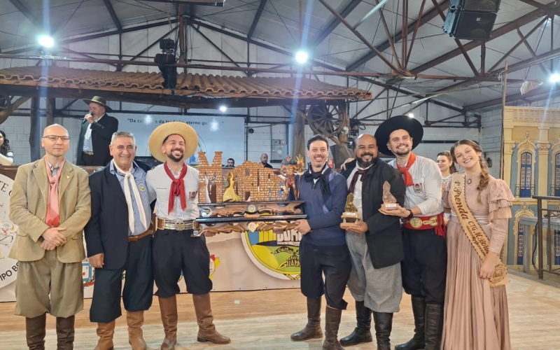 Entrega do troféu rotativo ao campeão da categoria força A, CTG Rancho da Saudade, de Cachoeirinha | abc+