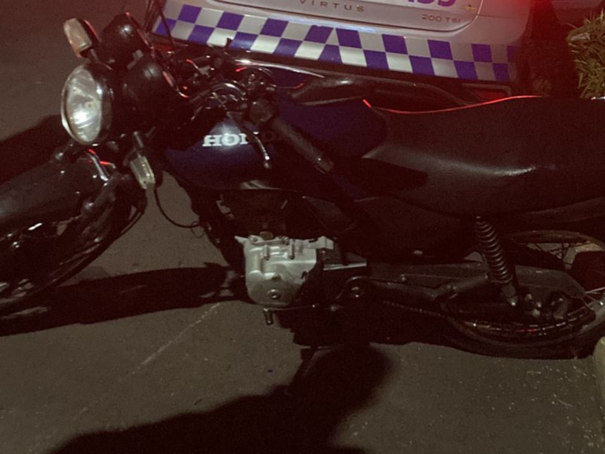 Motociclista é flagrado fazendo "grau" próximo à escola no Vale do Sinos