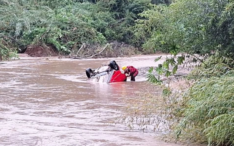 Mulher foi encontrada sem vida dentro do veículo | abc+