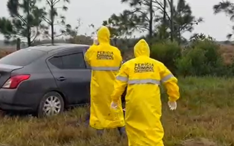 Casal é encontrado morto dentro de carro com placas de São Leopoldo; veículo foi abandonado em estrada do litoral | abc+