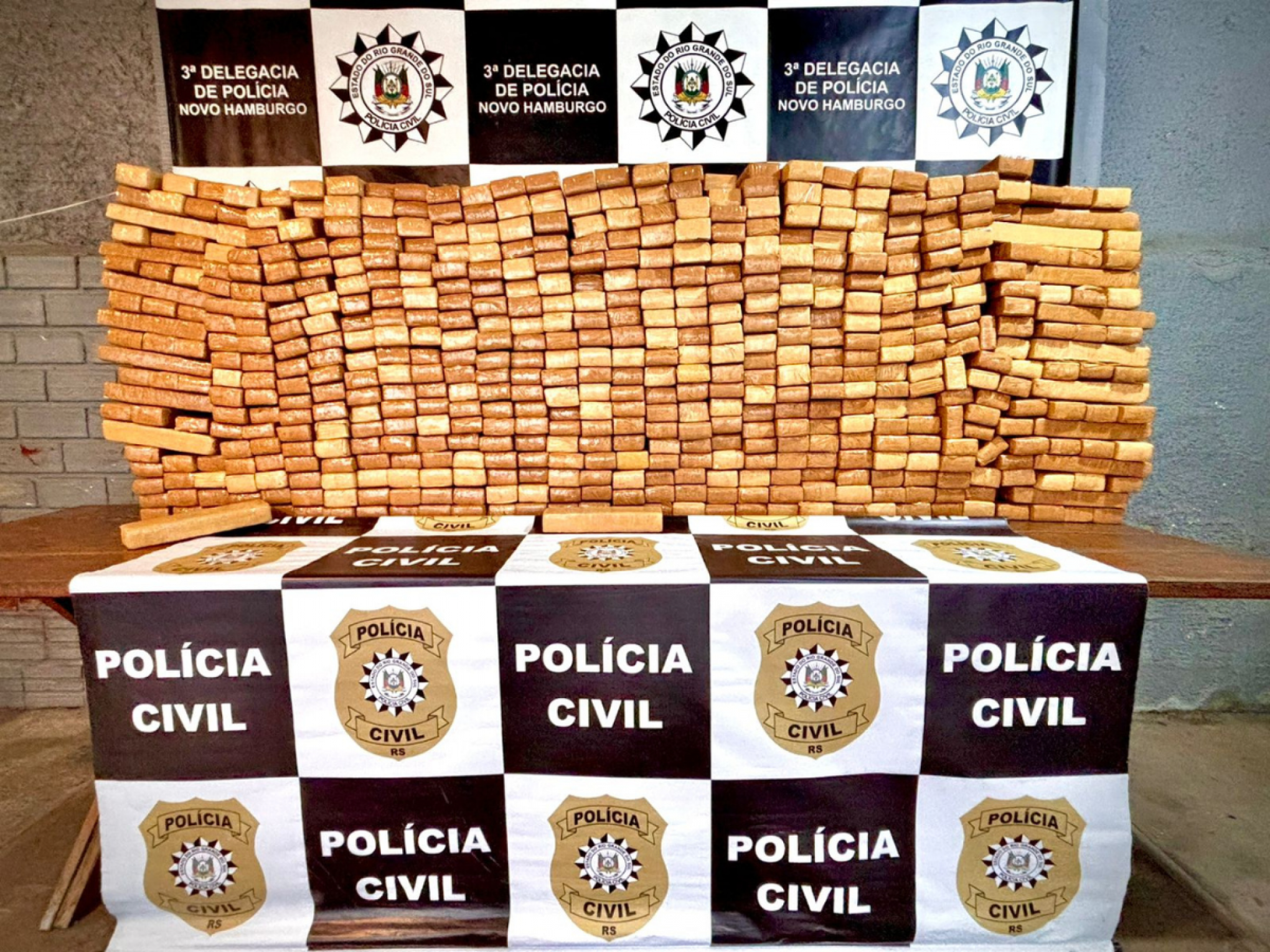 VÍDEO: Meia tonelada de droga é encontrada durante ação policial em Novo Hamburgo no feriado de Corpus Christi