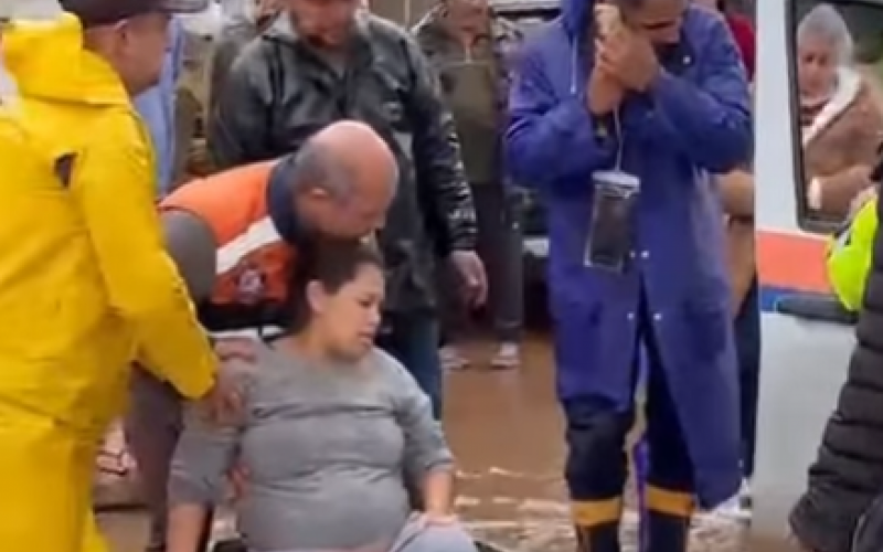 Grávida em trabalho de parto é resgatada de enchente em cidade do RS | abc+