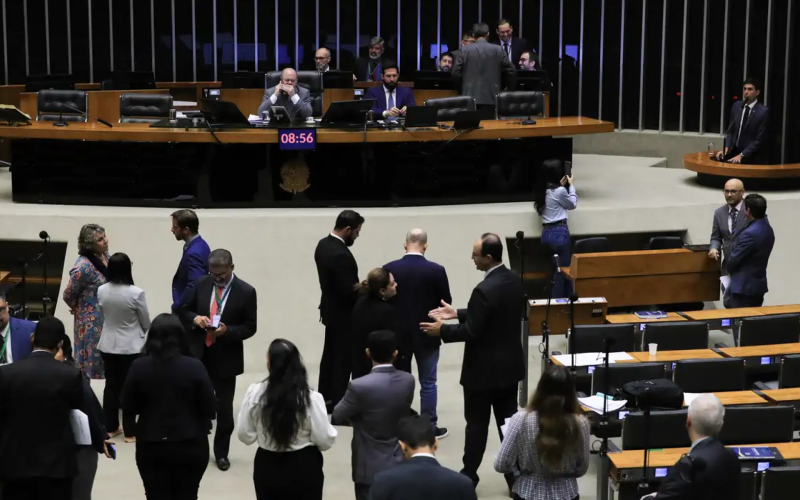 Plenário da Câmara repercute derrubada de decreto sobre IOF | abc+