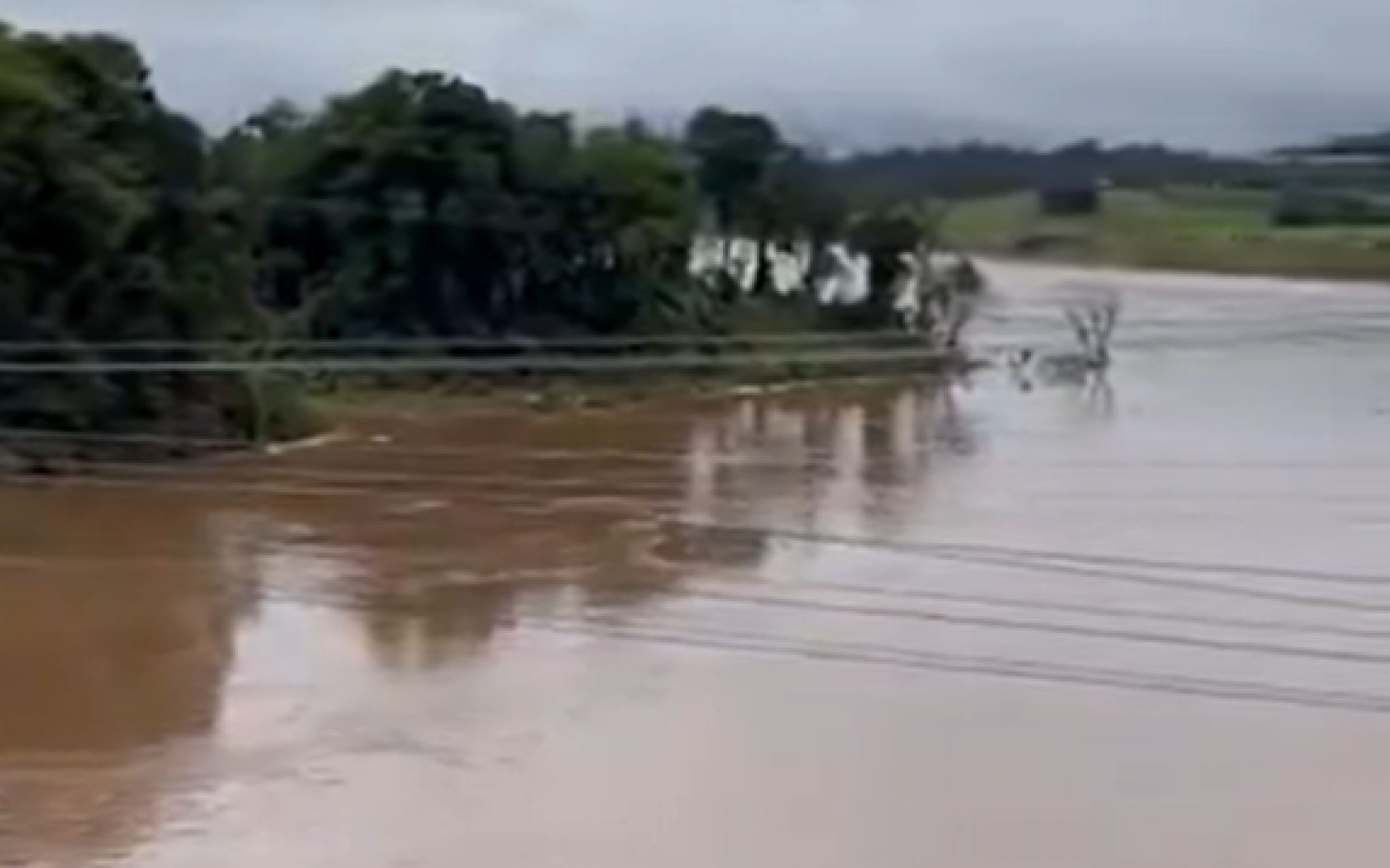 CHUVA NO RS: Rio Taquari atinge cota de inundação em Lajeado