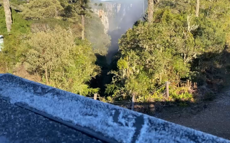 ONDA DE FRIO: Cambará do Sul tem manhã congelante com sensação térmica de -18°C | abc+