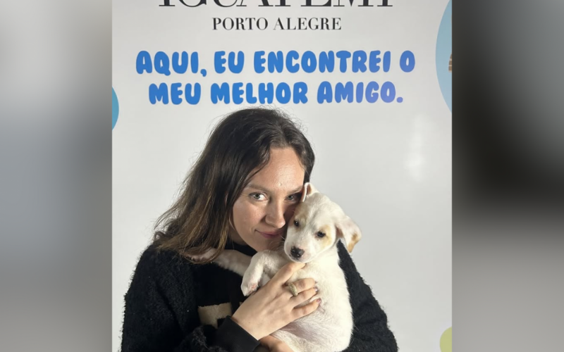 Anne Laure Braithwaite, esposa do centrovante do Grêmio, compartilhou que o casal adotou uma cachorrinha. | abc+